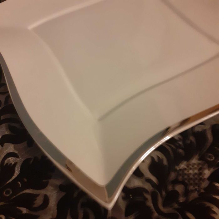 Peças Decorativas em Porcelana e Vidro