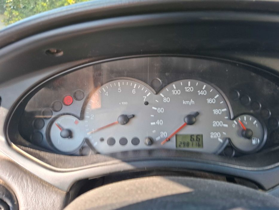 Carro ford 1.8 tddi em bom estado