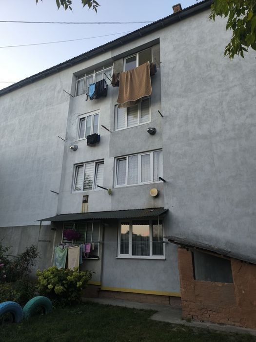 Продається 2-х кімнатна квартира в смт.Люблинець