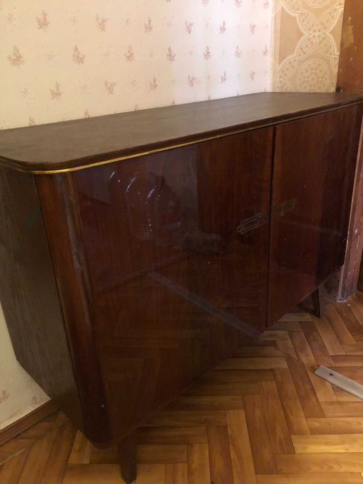 хельга и тумбочка из натурального дерева Германия