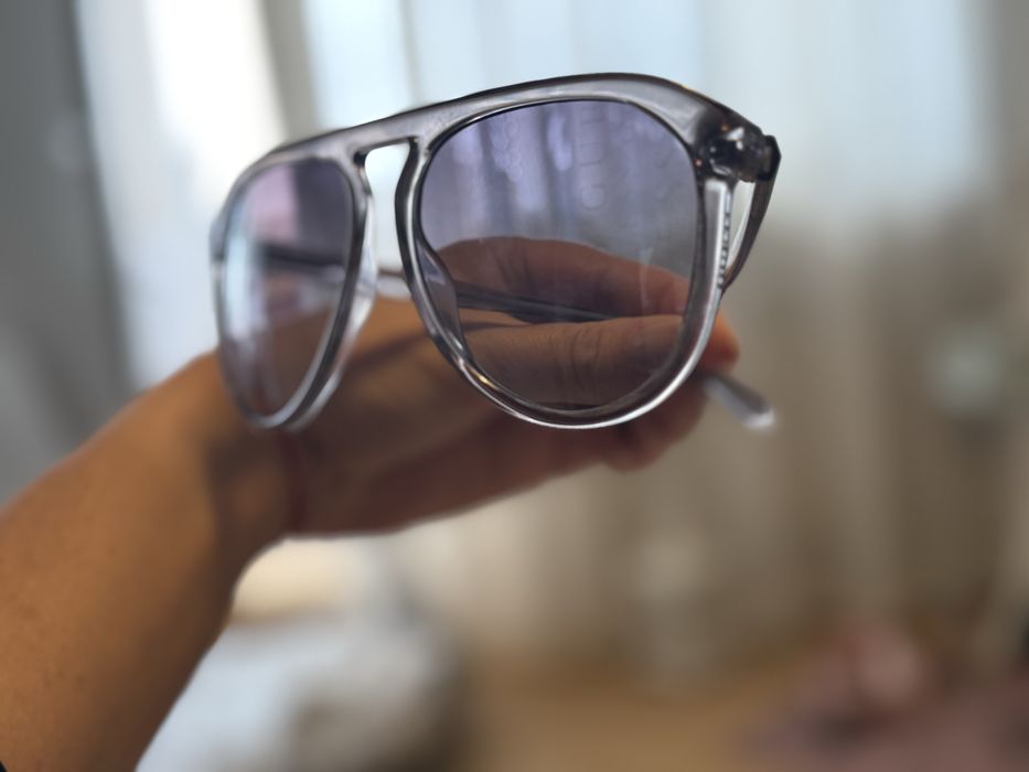 Сонцезахисні окуляри  GUESS з Европи