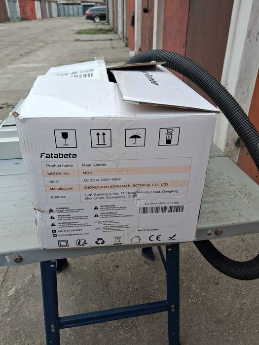 Dwie maszynki do mielenia