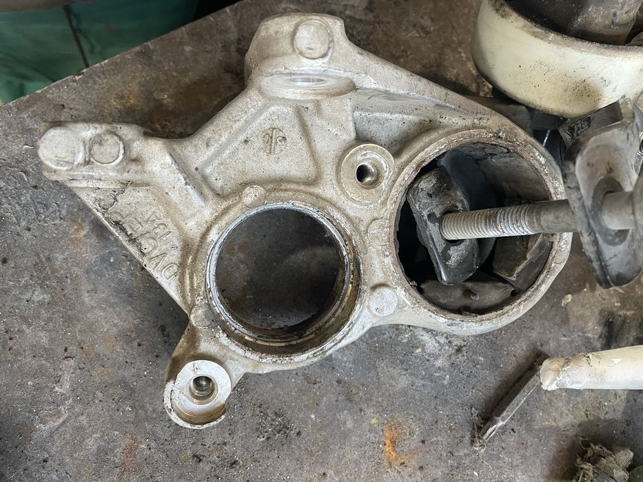 =Кронштейн подшипника полуоси подушка двигателя 1,6hdi Citroen Peugeot