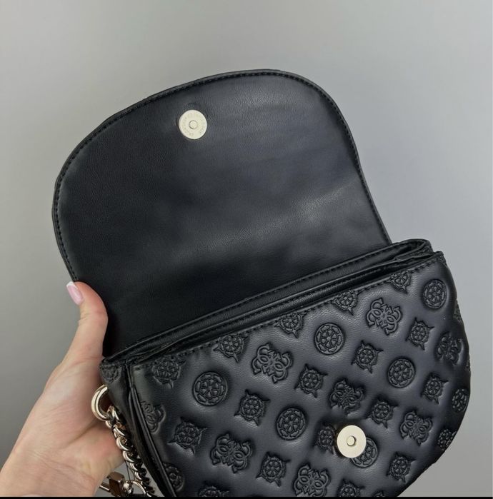 Сумочка Guess