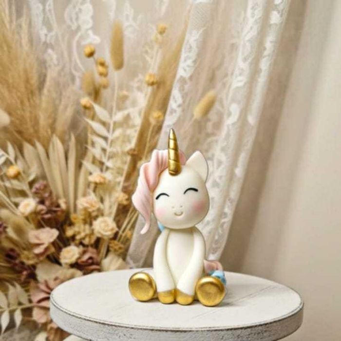 Figurka na tort z masy cukrowej jednorożec topper chrzest urodziny