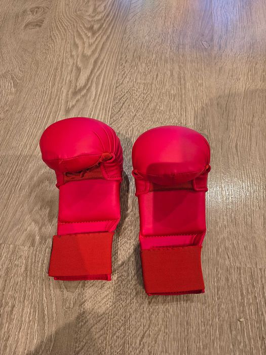 Rękawice napięstniki karate czerwone rozmiar S, Zatwierdzone przez WKF