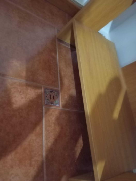 Estante Livreiro em Madeira (Estilo Contemporâneo) – Excelente Estado