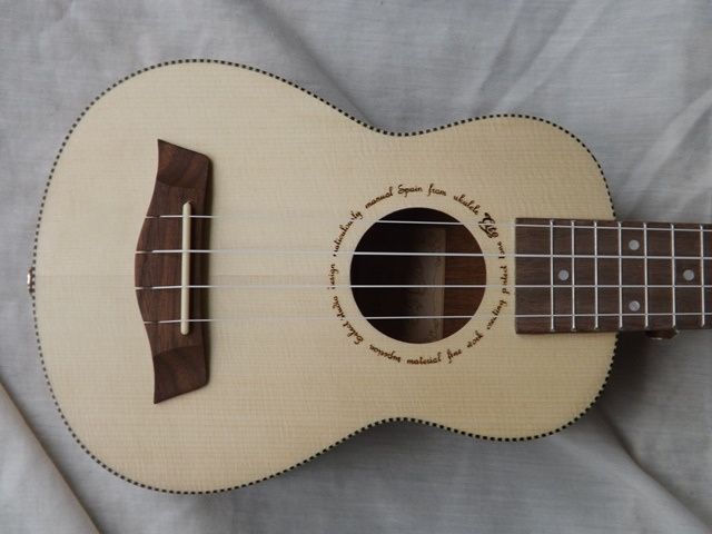 Ukulele soprano moderno QTE
