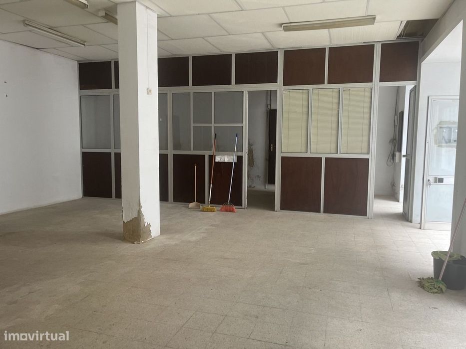 Prédio Urbano com Comércio e Habitação | Centro do Cadaval