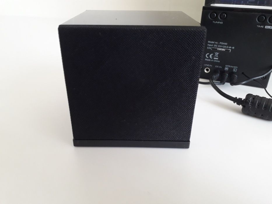 Gear4 CRG-70W Alarm Clock / Radio / Apple iPod-iPhone Speaker64750806320515124