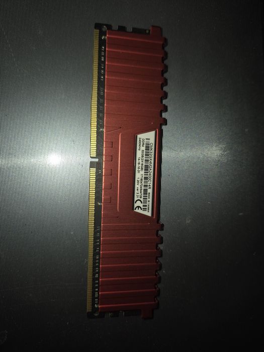 Pamięć RAM DDR4 Vengeance 16GB/ 2400/ CMK32GX4M2A2400C14