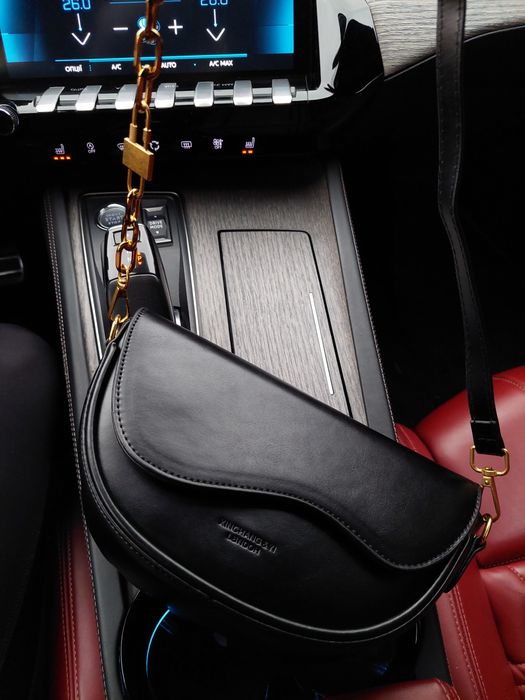 Torebki damskie w czarnym, brązowym i mlecznym kolorach