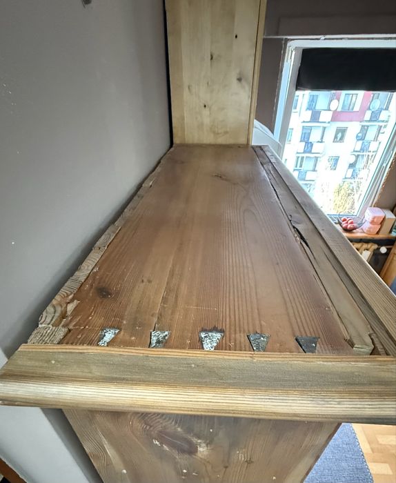 Oryginalny kredens rustykalny w kolorze orzecha