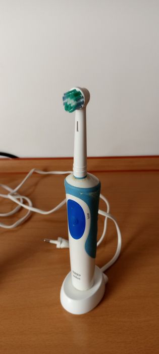 Szczoteczka rotacyjna ORAL-B Vitality Cross Action