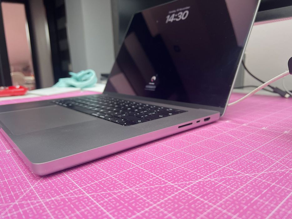 MacBook Pro 16” M1 Max 32 GB RAM 1 TB SSD Space Grey A2485