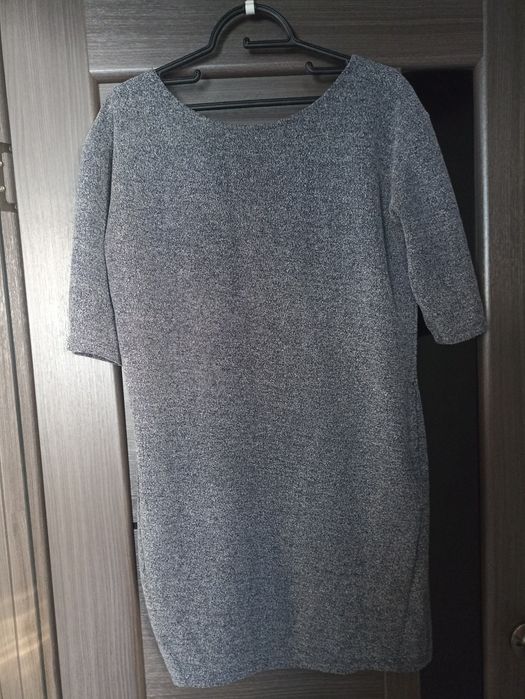 Зручна сіра сукня