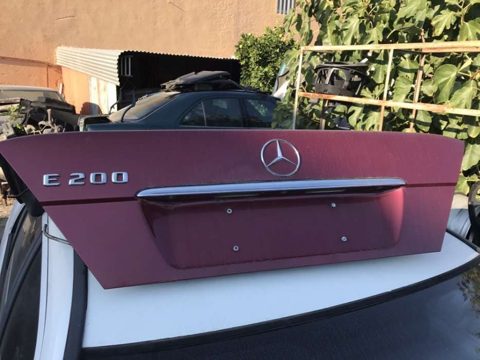 Tampa de Mala Mercedes W124 serie E 3ª geração