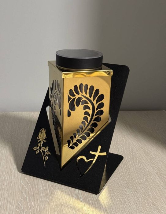 Лампадки на сонячній панелі