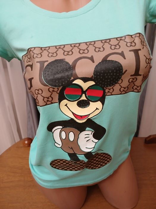Стильна футболка з написом Gucci