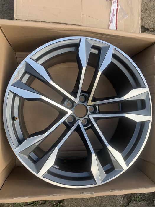 Felga 10,0x22 ET21 Audi Q8 SQ8 4M8 ładna