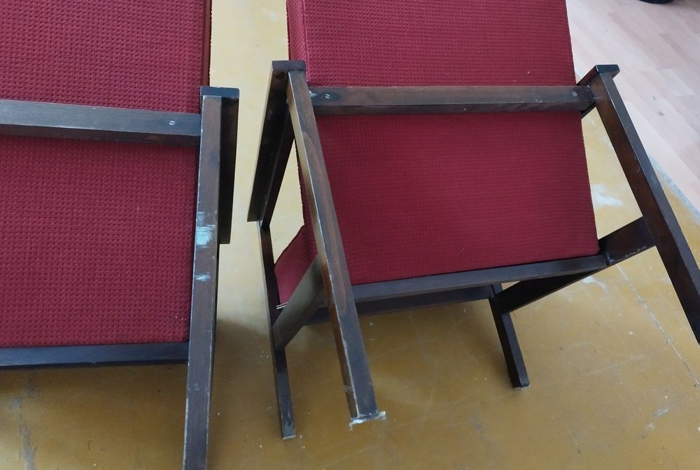 Fotele z PRLu - na sprężynach.