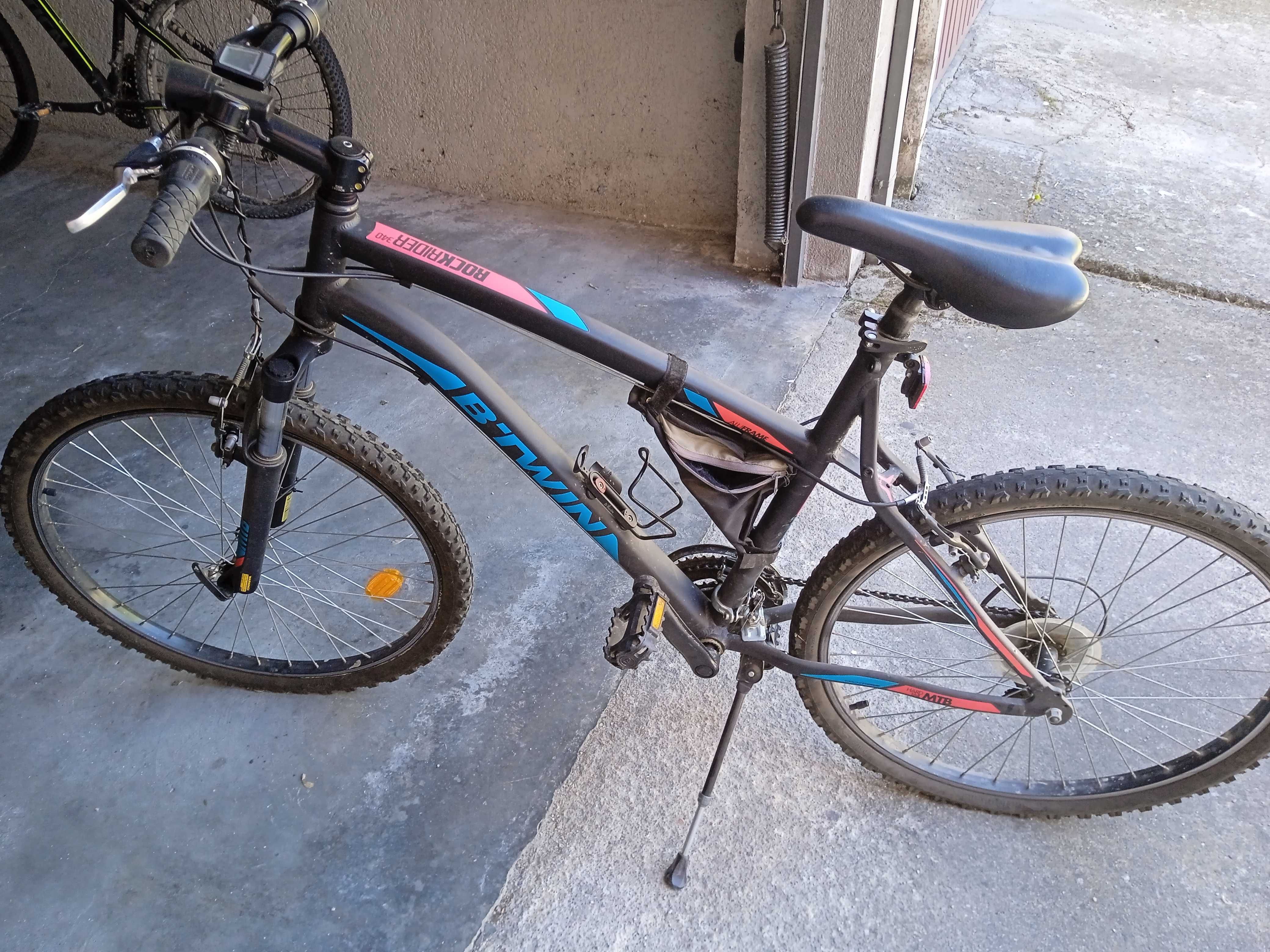 Vtt rockrider 340 noir bleu fushia hotsell