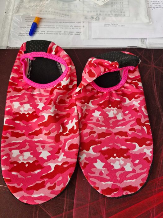 Тапочки для пляжу та басейну