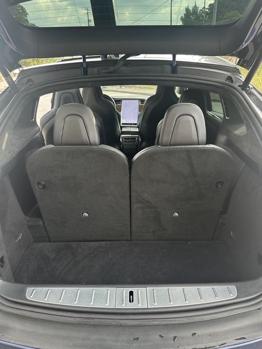 Tesla Model X — fotografia 10