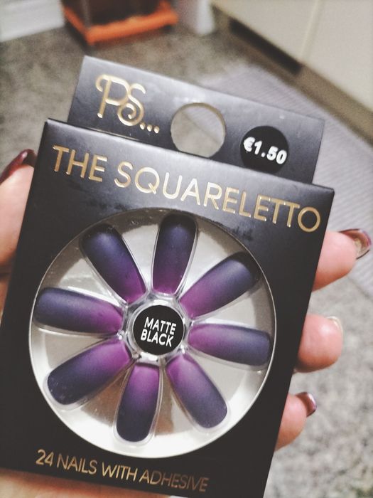 Unhas decoradas com adesivo