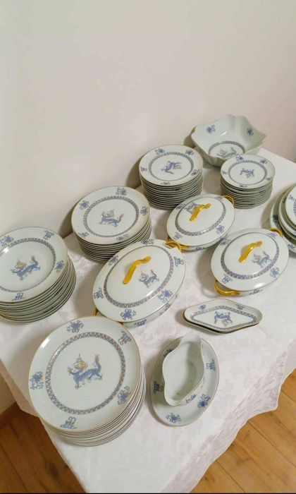 Serviço de jantar Vista Alegre Cantão Azul e ouro (Dragão azul,) muito antigo MARCA 32 (1947-1968)c/as 3 terrinas originais (72 peças) RARISSIMO!