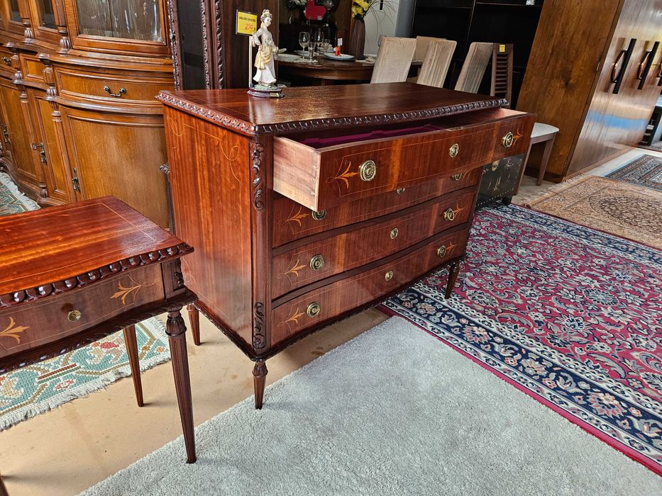 Cómoda antiga em óptimo estado geral