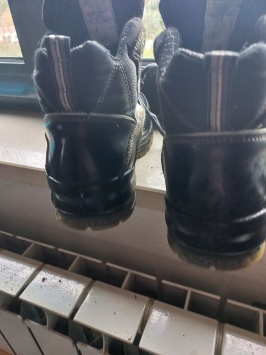 Botas de biqueira de aço,  38. Falar por  mensagens