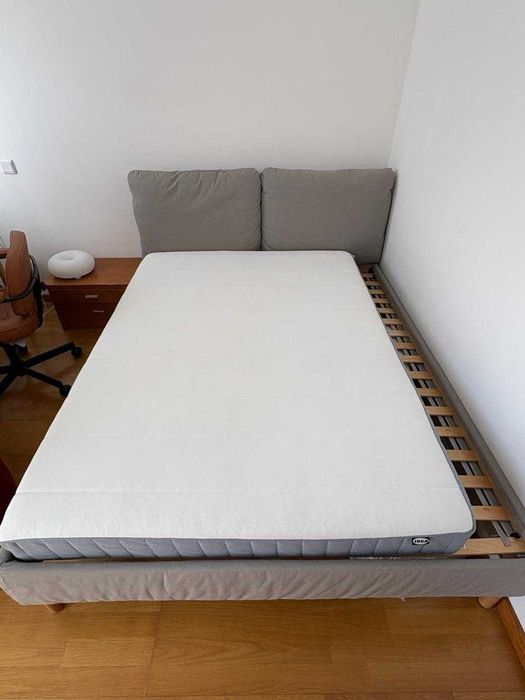 Colchão IKEA VESTERÖY 140x190 (Molas Ensacadas, Firme) – Como Novo! Por favor, envie todas as suas questões através do WhatsApp.