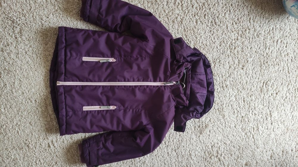 Тепла курточка на 6-8р