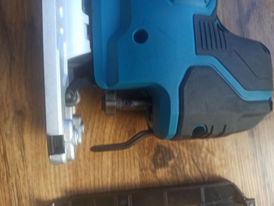 Wyrzynarka akumulatorowa Erbauer 12V compact
