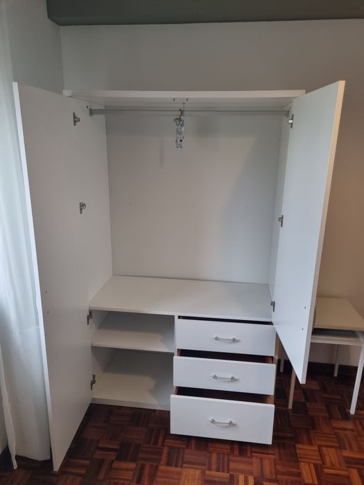 Guarda Fatos Roupeiro