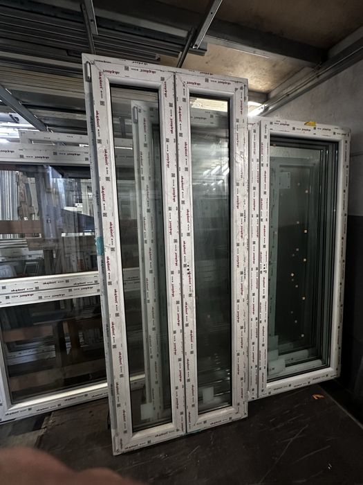 Janela pVC oscilobatente aro verde fora 88L/215A