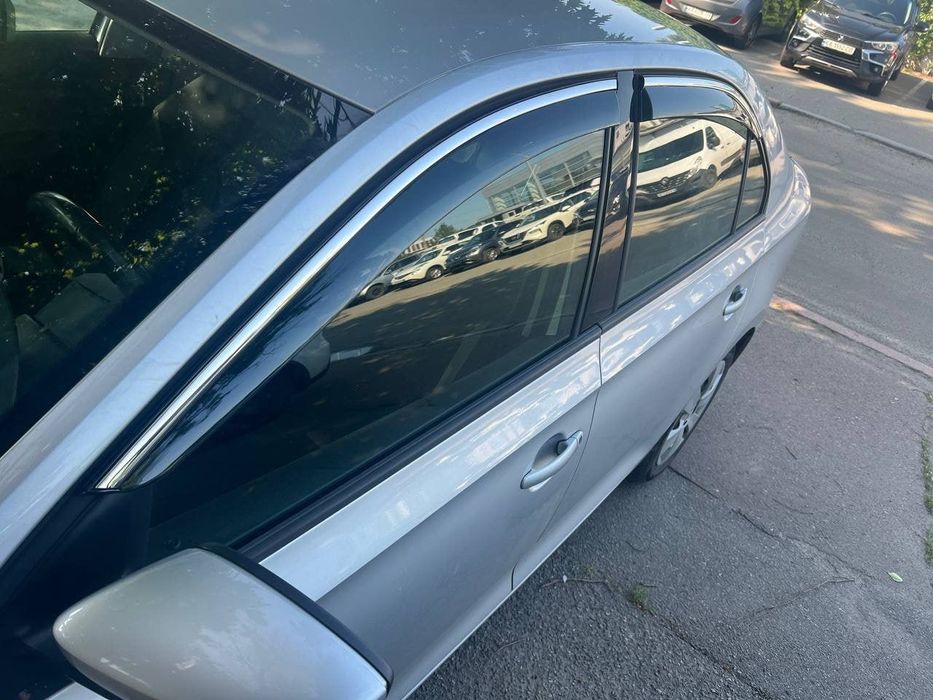 Skoda Rapid 2012-2019 рр. Вітровики з хромом Niken Luxury (4 шт)