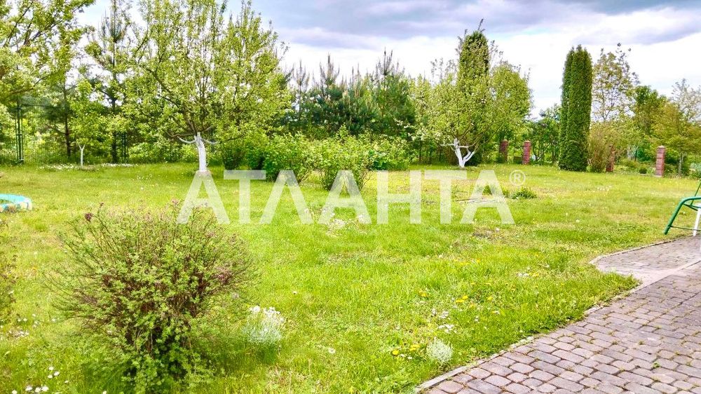 Продаж котеджу в смт Запитів + 10 соток землі.