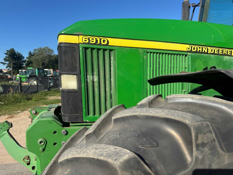John Deere 6910 nie Valtra Renault