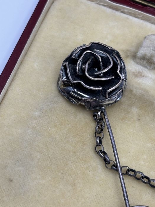 Wpinka z różą 1877