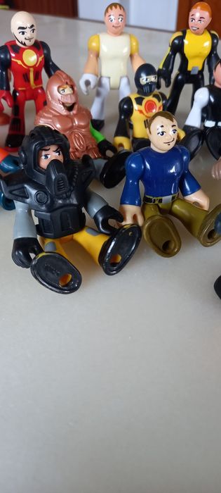 14 figuras super heróis