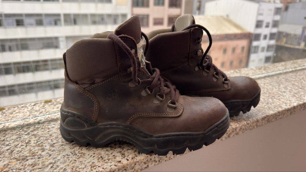 Botas ESCUTEIRO 34 e 35