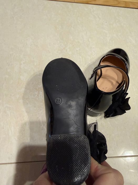 Buty lakierki piękne czarne rozm 28