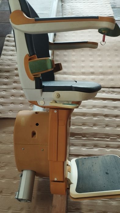 Cadeira Elevatória Elétrica Mobilidade Reduzida STANNAH subir e descer