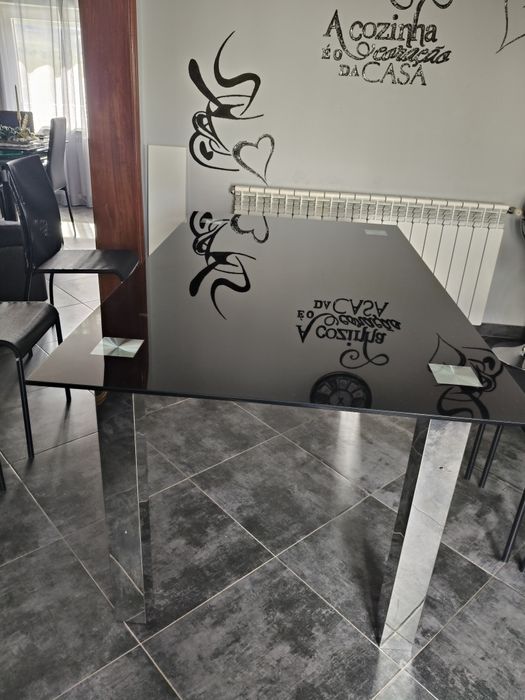 Mesa de jantar em vidro