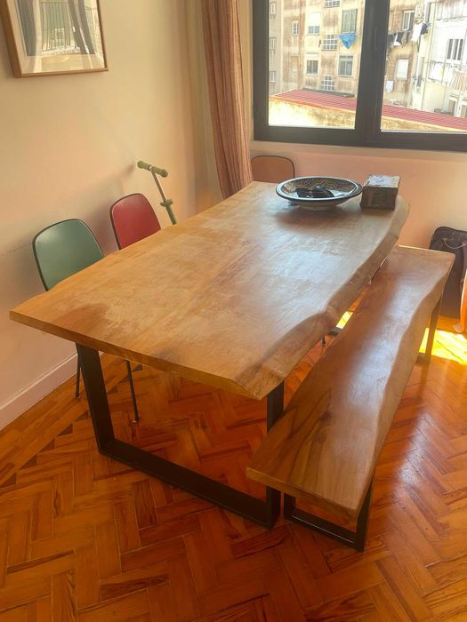 Mesa de jantar em madeira maciça + banco – 170 × 90 cm