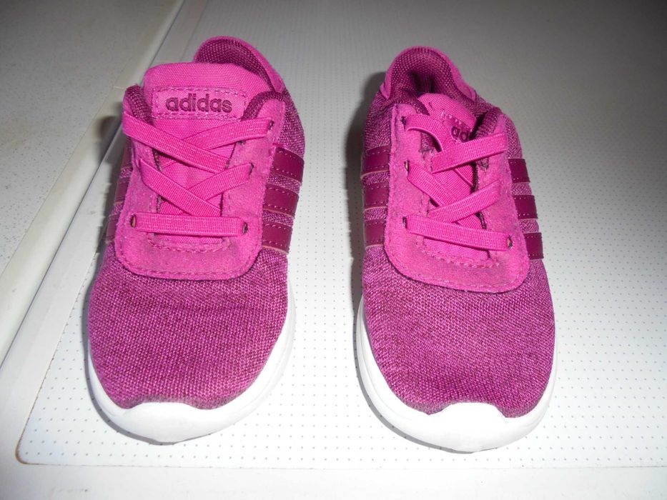 ténis de menina da marca adidas