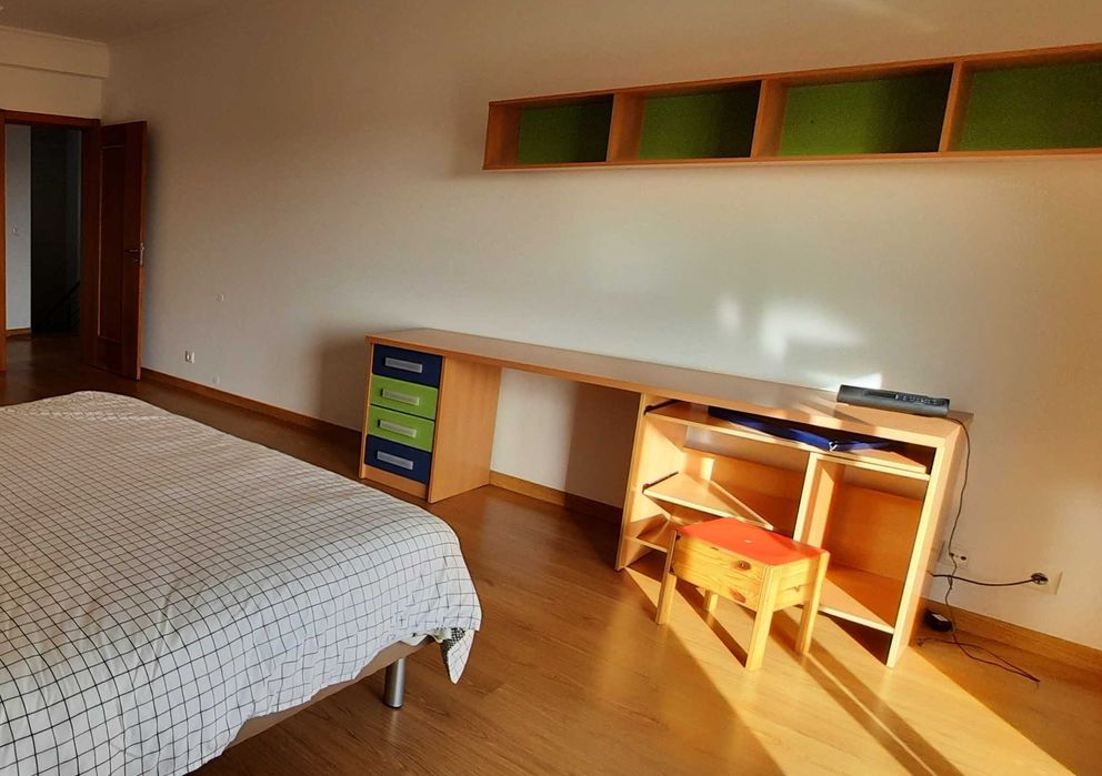 Secretária para quarto de criança, com gavetas