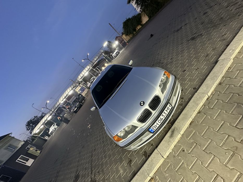 BMW E46 320i (1998)